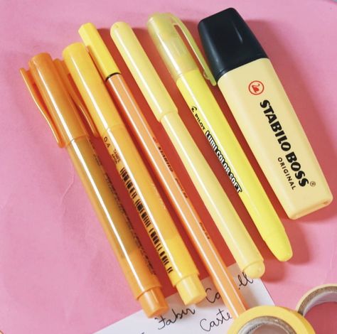 Yellow School Supplies, Yellow Stationery, Yellow Pen, Yellow Highlighter, Yellow Office, Colorful Stationery, Kawaii School Supplies, Freaks And Geeks, Cool School Supplies