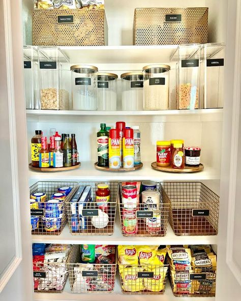 Small space, big transformation! Whether it’s an organized pantry or kitchen drawer, @katytexasneat makes every inch count. This client had limited space, but that was no problem for us! We bring order and style to kitchens of all sizes. Let us help you maximize your space! Contact us for a discovery call, today! https://neatmethod.com/pages/hire-us @neatmethod #katytexasneat #professionalorganizer #organizedliving #neatlife #kitchen #kitchendesign #pantry #pantrydesign #neatmethod #organ... Small Pantry Organization Apartments, Apartment Kitchen Pantry, Apartment Pantry, Small Pantry Organization, Organized Pantry, Small Pantry, Apartment Organization, Organized Living, Kitchen Drawer