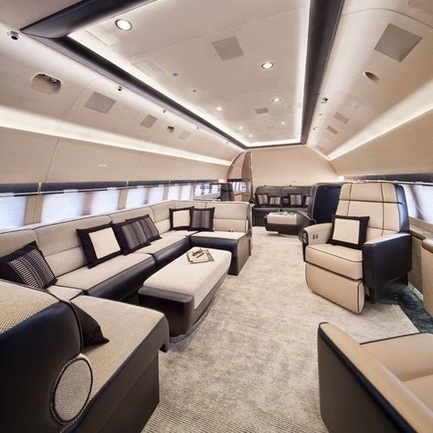 You've probably never been in a plane like this before. Here are 20 private plan interiors nicer than your house. Private Plane Interior, Jets Privés De Luxe, Private Jet Interior, Jet Privé, Luxury Jets, Desain Pantry, Goals Life, Luxury Private Jets, Aircraft Interiors