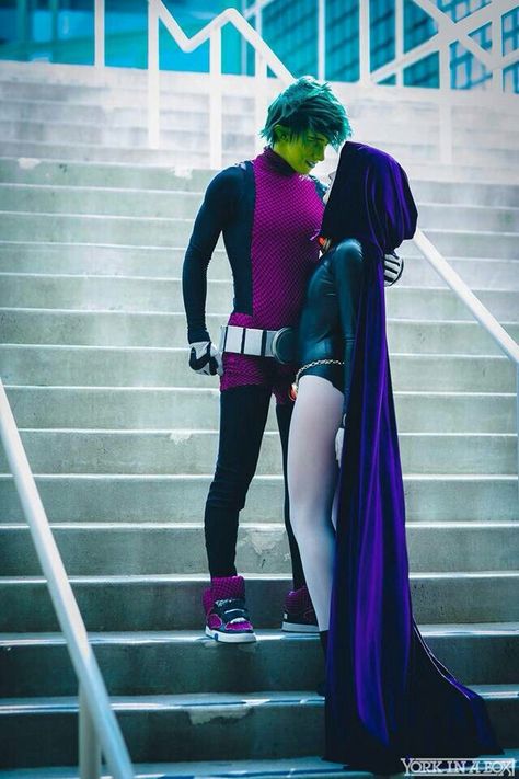 Beast Boy and Raven                                                                                                                                                                                 More Beast Boy And Raven, Teen Titans Cosplay, Cosplay Couple, Raven Cosplay, Couples Cosplay, Couple Cosplay, Dc Cosplay, Couples Halloween Outfits, Cute Couple Halloween Costumes