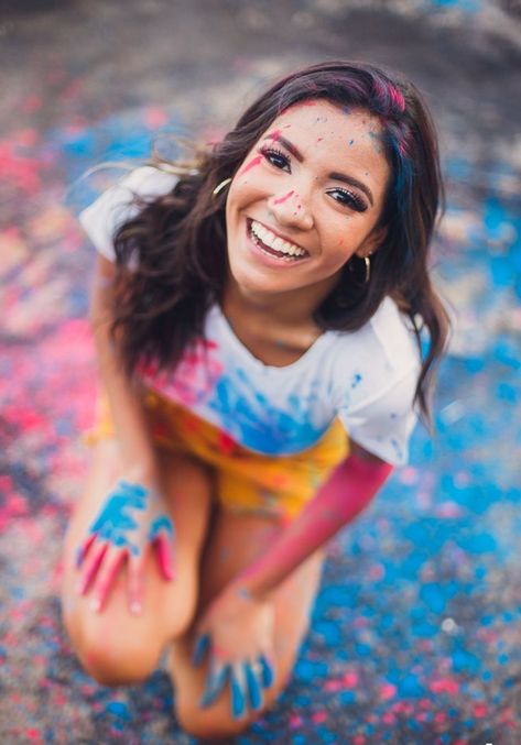 50 Cool Senior Picture Ideas to Try in 2020 Cool Senior Pictures, Holi Pictures, Creative Senior Pictures, Holi Photo, Festival Photography, Paint Photography, Senior Picture Ideas, Creative Portrait Photography, Photography 101