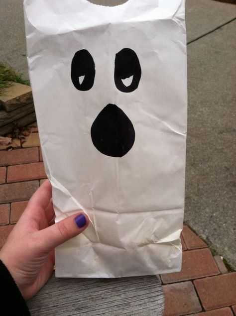 Draw A Ghost, Popcorn Halloween, Fun Popcorn, Love Draw, Halloween Popcorn, Popcorn Bag, Ghost Crafts, Paper Bag Crafts, Popcorn Bags