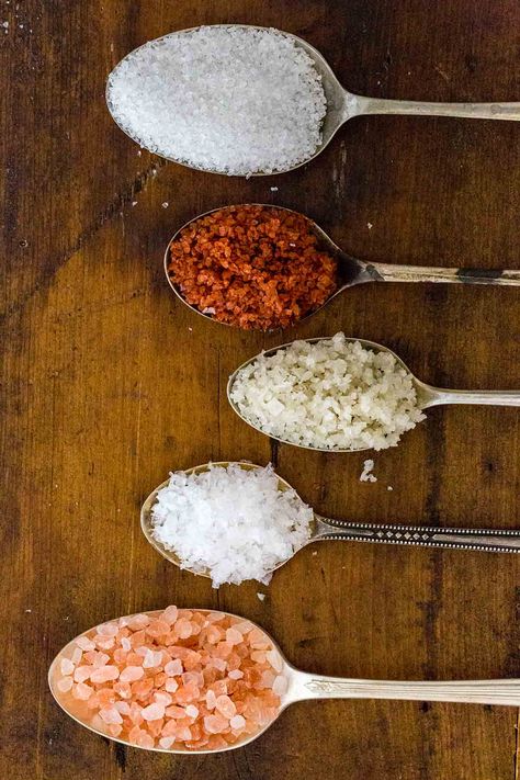 Salt is the most essential and versatile product to have stocked up in the kitchen. Necessary for cooking, baking, and seasoning. Let's learn about the different types of salt, their uses, and taste profiles.  via @foodiegavin Types Of Salt, Epsom Salt Benefits, Diy Dinner, Gourmet Salt, Flavored Salts, Bistro Food, No Salt Recipes, Cooking 101, Homemade Spices