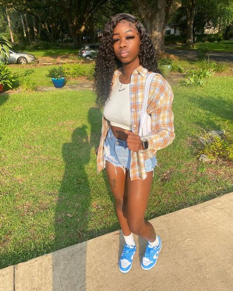 𝐌𝐲𝐚𝐡 𝐑𝐨𝐬𝐞 ❤︎ on Instagram: “my money on me everytime ✨” Unc Dunks Outfit, Sophomore Outfits, Dunk Fits, Unc Shoes, Dunks Outfit, Fly Fits, Teenage Outfits, Fashion Gal, Birthday Fits