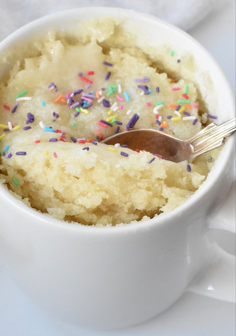 2 min super fluffy and moist vanilla mug cake in the microwave! No eggs needed. Fluffy Mug Cake, Vanilla Mug Cake No Egg, Cupcake Mug Recipe, Microwave Cookie In A Cup No Egg, Mug Cakes Microwave Vanilla, Mug Desserts No Egg, Cup In A Mug Microwave Cake, Moist Mug Cake Microwave, Egg Free Mug Cake Microwave