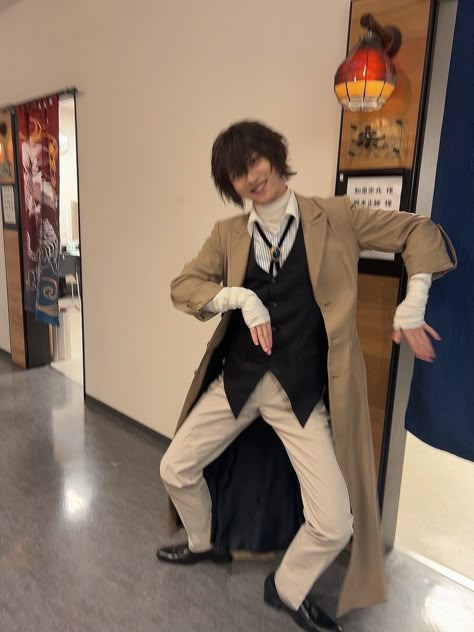 Bungou Stray Dogs Characters, Dazai Bungou Stray Dogs, Stage Actor, Stage Play, Silly Dogs, Dazai Osamu, Bongou Stray Dogs, Stray Dogs Anime, Pose Reference Photo