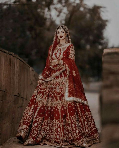 Pengantin India, Pakistani Bridal Makeup, Red Bridal Dress, Latest Bridal Lehenga, Desi Wedding Dresses, Nikkah Dress, Asian Bridal Dresses, Bridal Lehenga Collection, Latest Bridal Dresses