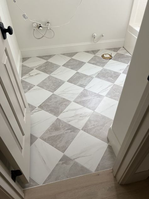 Vintage Bath Floor Tile, Bathrooms With Checkered Floors, Diamond Pattern Tile Floor Bathroom, Bathroom Floor Tile Square, Bathroom Floor Tile Checkered, Laundry Room Checkered Tile, Pattern Tile Hallway, Mud Room Black And White Tile, Grey And White Checkered Floor Laundry Room