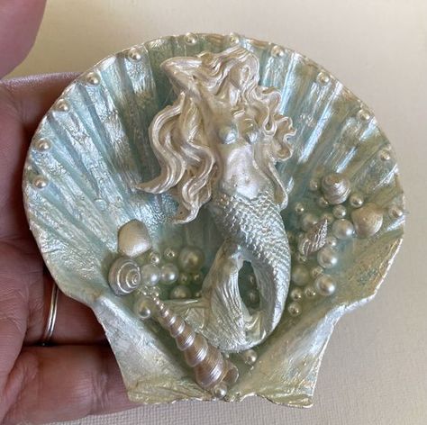 Mermaid Pearl Aesthetic, Seashell Decor Ideas, Lady Aphrodite, Siren Core, Mermaid Core, Siren Mermaid, Mermaid Room, Mermaid Ornament, Mermaid Lagoon