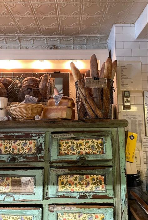 Vintage French Cafe Aesthetic, Coffee Shop Old Style, European Bakery Aesthetic, Cottage Coffee Shop, Old Bakery Aesthetic, Vintage Coffee Shop Aesthetic, Cottagecore Bakery, Vintage Bakery Aesthetic, French Bakery Aesthetic