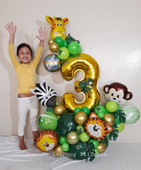 Wild One Balloon Bouquet, Safari Balloon Columns, Jungle Balloon Bouquet, Safari Balloon Bouquet, Safari Balloon Decorations, Animal Balloon Bouquet, Jungle Bouquet, Lion King Balloons, Tom And Jerry Cake