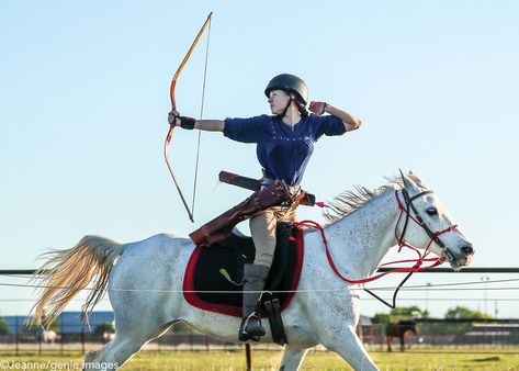 Horse Riding Archery, Hunting On Horseback, Archery On Horseback, Mounted Archery Horses, Indoor Archery Range, Archer Pose, Field Archery, Archery Poses, Horseback Archery