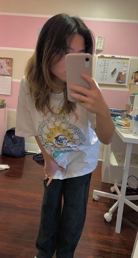 Shirt And Sweatpants Outfit, T Shirt And Sweatpants Outfits, T Shirt And Sweatpants, Thrifted Mirror, Sweatpants Outfit, Sweatpants, Mirror Selfie, Mirror, Outfit Inspo