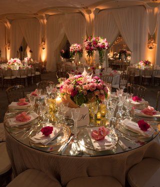 Pink Accents Wedding, Wedding Reception Round Tables, Reception Round Tables, Walima Ideas, Micro Wedding Reception, Round Table Settings, Girly Theme, Reception Table Design, Round Wedding Tables