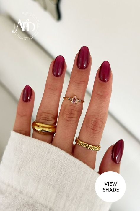 🍁 Elevate your nail game with 20 Stunning Early Fall Nail Colors: Rich Neutrals and Cozy Shades ! This curated collection offers a palette that transitions seamlessly from late summer to early fall. Think rich browns, muted mauves, and elegant grays that pair perfectly with your autumn wardrobe. Whether you’re heading to a fall festival or a casual brunch, these shades will keep your nails looking stylish and seasonally appropriate. Embrace the cozy vibes and sophisticated tones of early fall! 🍂 #FallNails #NailArt #SeasonalBeauty Early Fall Nail Ideas, Early Fall Nail Colors, Cherry Chapstick, Fall Beauty Trends, Fall Nail Ideas, Elegant Nail Designs, Pedicure Manicure, Fall Nail Colors, Neutral Nails