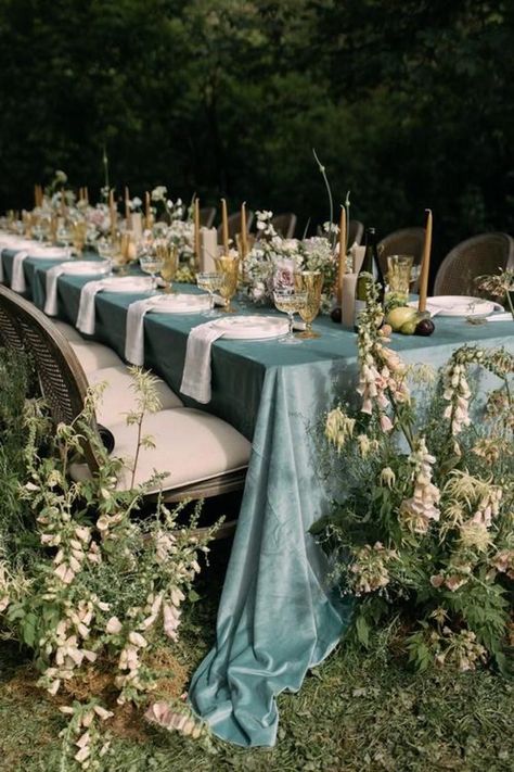 Wild Floral Arrangements, Forest Wedding Reception, Green Tablescape, Instagram Luxury, Wedding Reception Inspiration, Luxury Weddings, Luxury Wedding Planner, Wedding Linens, Luxury Event