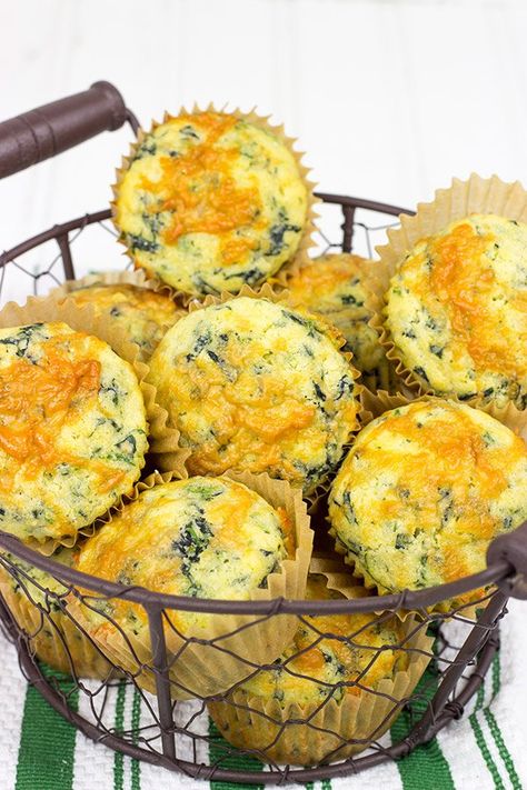 Cheddar Cornbread Muffins, Simple Cornbread, Cheddar Corn, Easy Cornbread Recipe, Bowl Of Chili, Savoury Muffins, Cornbread Recipes, Spinach Muffins, Cheddar Cornbread