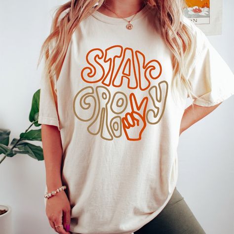 Stay Groovy T Shirt - 100% Cotton - Men’s Regular Fit - Sizing Is Oversized So Runs Like A Men’s Shirt - Most Women Their Normal Size Works Since These Are Meant To Run A Bit Loose - Please Triple Check Your Size And Address Before Ordering 70s Style Shirts, Groovy School Shirt, Graphic Tees For Teachers, Groovy T Shirt Designs, Groovy Tshirt Design, Crewneck Designs, Groovy T Shirt, Groovy Tshirt, Beautiful Tshirts