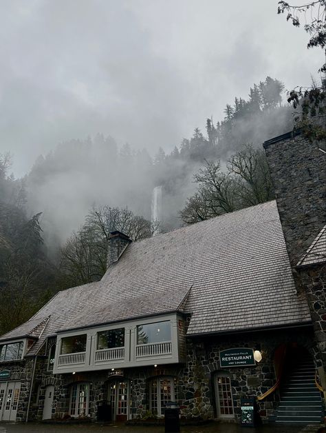 Falls Aesthetic, Oregon Aesthetic, Pnw Aesthetic, Oregon Life, Twilight Photos, Multnomah Falls, Columbia River Gorge, Columbia River, Nature Aesthetic