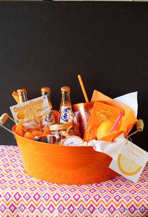 This "Orange You Glad Its Summer" Teachers Gift Basket is all about the color orange and comes with a FREE printable! Orange Gift Basket Ideas, Orange Gift Basket, Pink Pirate, Halloween Care Packages, Halloween Gift Baskets, The Color Orange, Teacher Gift Baskets, Oranges Gift, Birthday Basket