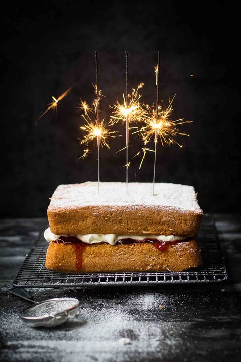 99 Food Photography Tips From Photographers (That'll Blow Your Mind) New Years Food Photography, New Year Celebration Photography, New Year Food Photography, Victorian Sponge Cake, December Colors, Victorian Sponge, Christmas Food Photography, Lighting Hacks, Gluten Free Cookbooks