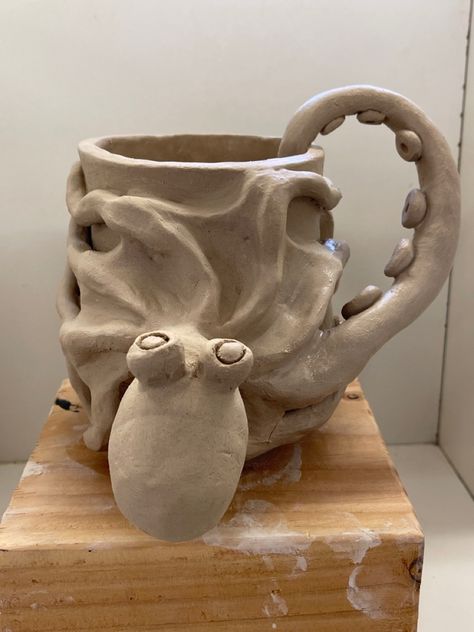 Sculptural Mugs Clay, Sculptural Ceramic Mugs, Weird Ceramic Mugs, Highschool Ceramic Projects, Pinch Cups Ceramics, Sculptural Mugs, Fantasy Ceramics, Clay Cup Ideas, Sculpted Mugs