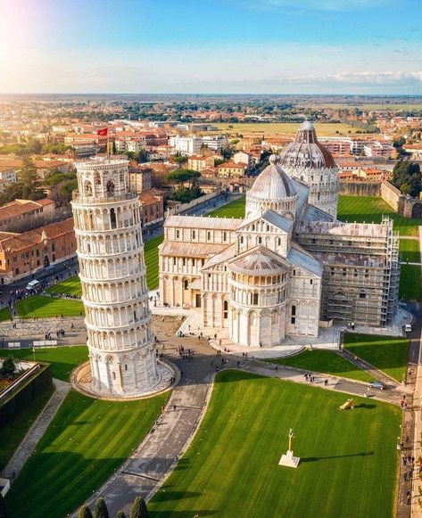 Pisa Tower, Piazza Del Duomo, Mountain Cabins, Cabin Inspiration, Pisa Italy, Tower Of Pisa, Cabins For Sale, Montepulciano, Northern Arizona