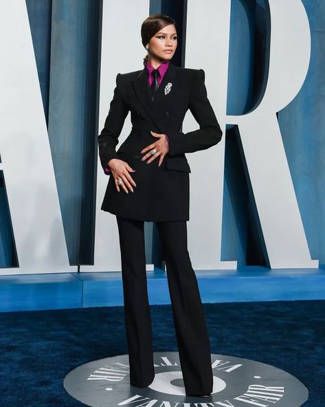 Zendaya #zendaya #zendayastyle #suit #redcarpet Women Celebrities In Suits, Zendaya Tommy Hilfiger Collection, Zendaya Pantsuit, Zendaya Full Body Pic, Zendaya Suits, Red Carpet Suit Women, Black Suit Pink Shirt, Zendaya Suit, Zendaya Red Carpet Looks