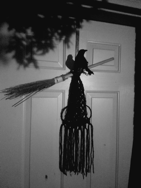 Macrame witches hat Witch Shop, Witch Craft, Witchy Crafts, Witches Hat, Witch Hat, Crafty Stuff, Halloween Diy, Dream Catcher, Macrame