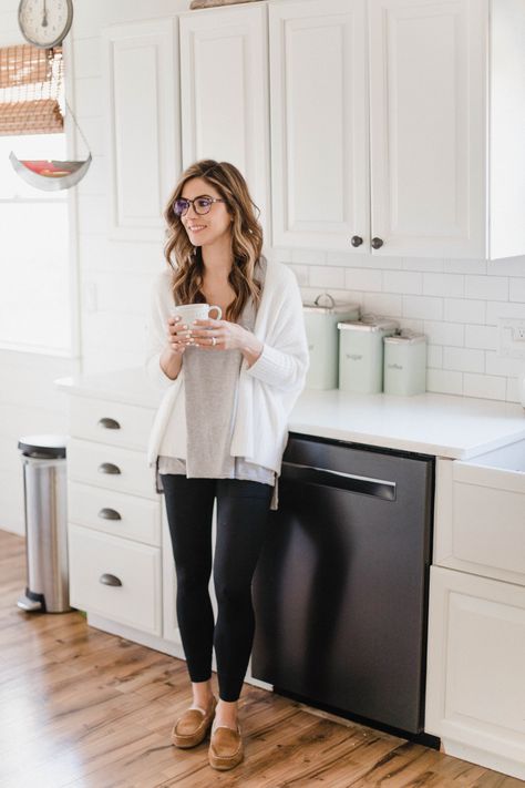 Being More Productive, Lauren Mcbride, Outfits Sommer, Pajamas All Day, Clothing Staples, Style Blogger, Weekend Style, More Productive, Black Turtleneck