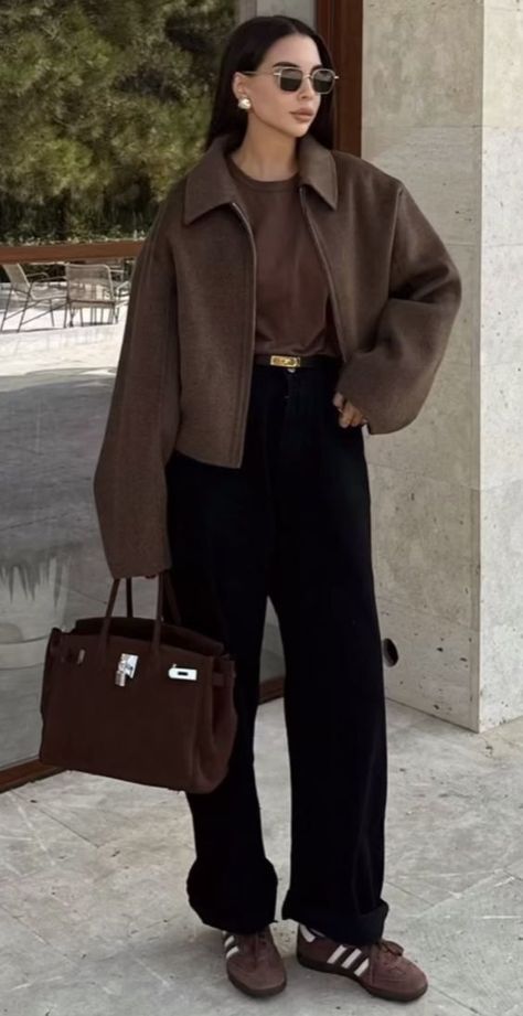 Office Outfits Winter 2024, Black Wool Mini Skirt Outfit, Minimalist Fashion Moodboard, Autumn Outfits Pants, Casual Street Style 2024, Brown Pants Winter Outfit, Trendy Autumn Outfits 2024, Europe Outfits Fall, Fall Korean Fashion