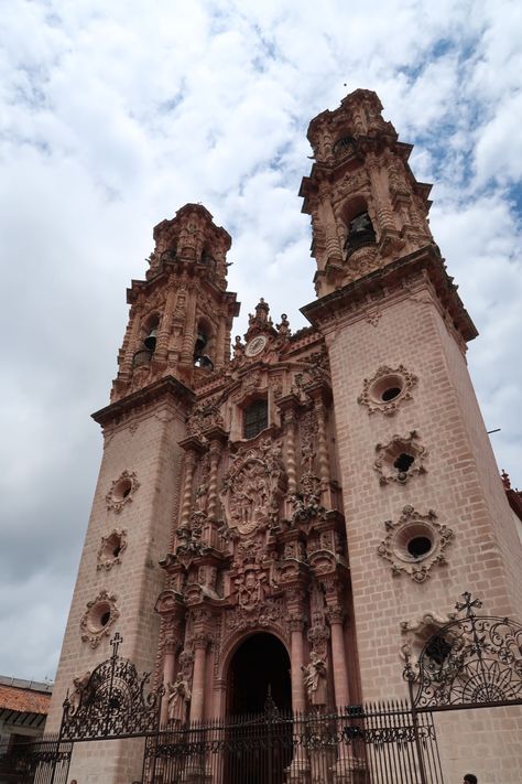 #taxco #mexico #thingstodo #travel #traveling #church #architecture #aesthetic Old Mexico Aesthetic, Old Mexico, Mexico Aesthetic, Architecture Aesthetic, Fairy Aesthetic, Church Architecture, Architecture, Iphone, Travel