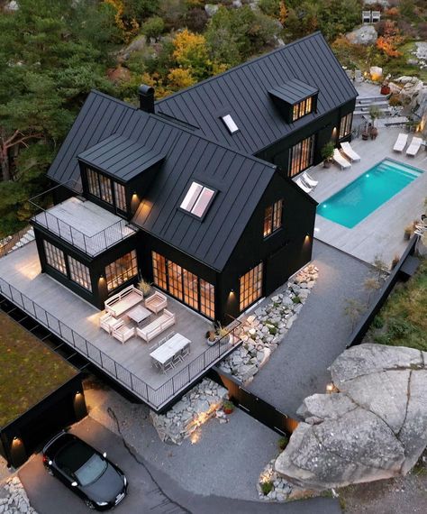 Black Barndominium, Mountain Home Exterior, Home Designs Exterior, Nordic House, Barn Style House Plans, Modern Barn House, Architect Design House, Modern Tiny House, Barn Style House