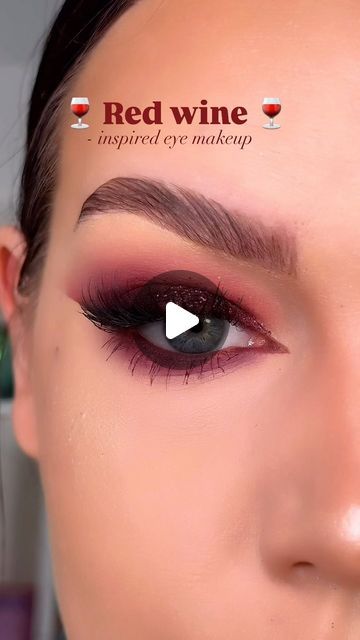 Red Eye Makeup Hooded Eyes, Red Wine Eye Makeup, Smokey Red Eye Makeup, Smokey Red Eye, Maroon Eyeshadow Looks, Maroon Makeup Looks, Wine Eye Makeup, Red Hair Makeup Ideas, Eye Makeup Burgundy