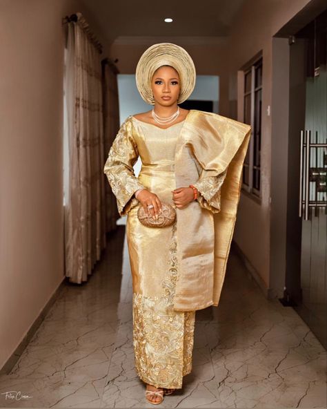 Nigerian Traditional Attire, Nigerian Wedding Dresses Traditional, African Couture, Nigerian Traditional Wedding, Pro Makeup Artist, African Traditional Wedding Dress, Nigerian Bride, African Wedding Attire, Yoruba Wedding