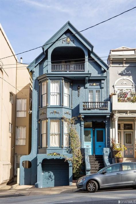 San Francisco Exterior House Colors, San Francisco Townhouses, Minecraft San Francisco House, Sanfransico House, San Francisco Apartment Exterior, San Francisco House Exterior, Victorian Apartment Exterior, San Francisco Houses Interior, San Francisco Buildings