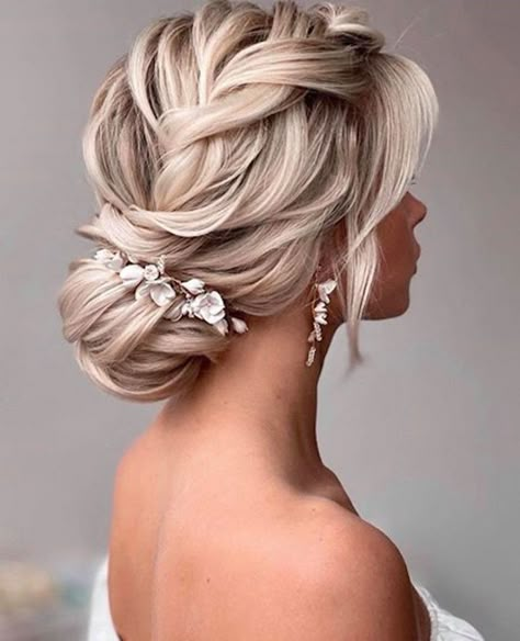 Pin en Wedding Inspo Weave Hairstyles Braided, Shaved Side Hairstyles, Wedding Hair Up, Hairstyle Youtube, 4c Natural Hair, Flower Girl Hairstyles, Wedding Hair Inspiration, Low Bun, Wedding Hair Makeup