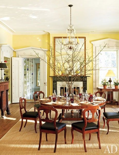 Jim Joseph and Scott Frankel's Historic Livingston, New York, House Dinning Spaces, New York House, Yellow Dining Room, Welcoming Entryway, Natural Architecture, Sustainable House, Flowering Branches, Traditional Chic, Duncan Phyfe