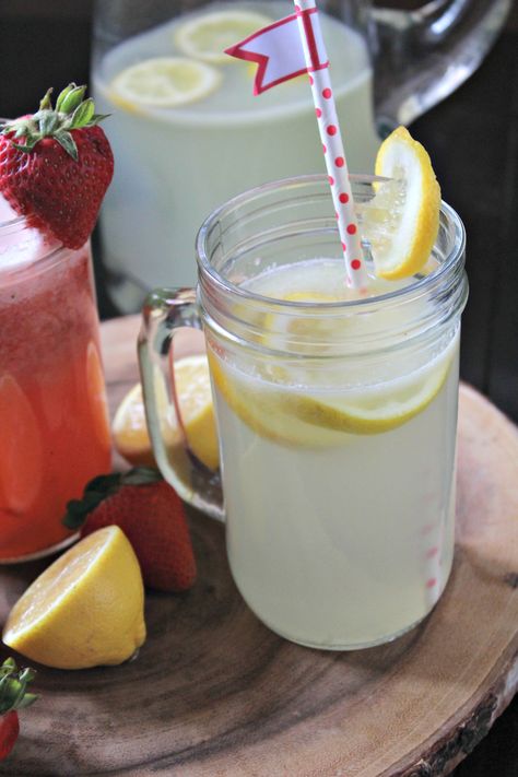 Copycat Chick-fil-A Diet Lemonade and Strawberry Lemonade Chick Fil A Diet Lemonade Recipe, Diet Lemonade Recipe, Punch Nonalcoholic, Diet Lemonade, Lemonade Detox Diet, Copycat Drinks, Sugar Free Lemonade, Lemonade Diet, Copycat Chick Fil A