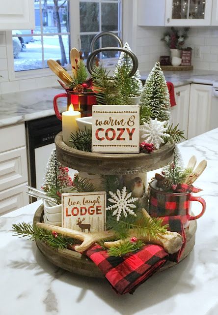 Dining Delight: Tiered Tray with Beach Decor & More Tray Ideas Three Tiered Tray, Tray Decor Christmas, Deco Table Noel, Christmas Tray, Christmas Kitchen Decor, Indoor Christmas, Farmhouse Christmas Decor, Christmas Kitchen, Christmas Table Decorations