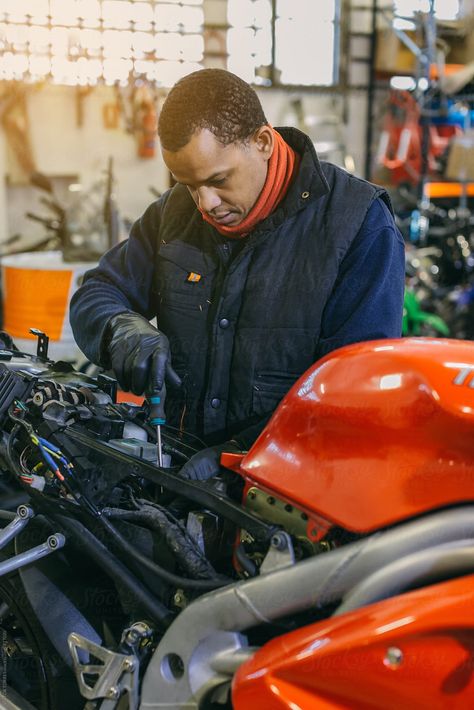 Mechanical Operator in a Motorbike Workshop Motorbike Workshop, Mechanical Workshop, Cnc Wood Carving, Carpentry Workshop, Wooden Products, Woodworking Machinery, Cnc Wood, Woodworking Machine, Saws