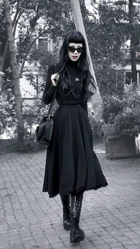 Edgy Work Outfits, Fashion For Work, Elegant Goth, Goth Chic, Goth Outfit Ideas, Gothic Mode, Casual Goth, Goth Look, Outfit Shopping