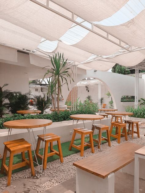 Canopy Cafe Outdoor, Korean Cafe Outdoor, Aesthetic Outdoor Cafe, Terrace Cafe Design, Semi Outdoor Cafe, Green Cafe Aesthetic, Tenant Design, Cafe Aesthetic Interior Design, Korean Cafe Interior