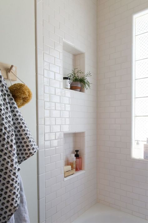 Love the way these little niches have been added to the design in this bathroom. They're perfect for storing bathroom essentials, like shower gel or soap, or for adding a plant or two. Small Full Bathroom With Tub, Airbnb Photography, White Subway Tile Bathroom, Makeover Kamar Mandi, Spare Bathroom, Dekorere Bad, Subway Tiles Bathroom, White Bathroom Tiles, London Living