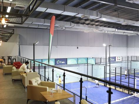 Sports Training Facility, Indoor Soccer Field, Indoor Sports Court, Office Cabin Design, Sports Facility Architecture, Indoor Tennis, Ideas Baños, Badminton Court, Tennis Center