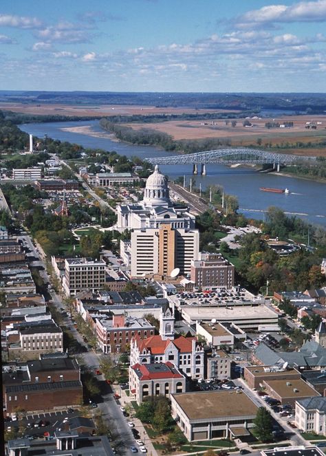 Jefferson City Missouri, Passport Pictures, City Postcard, Missouri River, Missouri State, Living Modern, Best Places To Live, American Cities, Best Cities