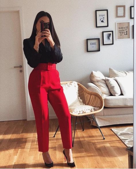 Red Pants Outfit, Fashionable Work Outfit, Casual Outfit Inspiration, Paris Mode, Classy Work Outfits, Stylish Work Outfits, Red Pants, Business Outfit, Casual Work Outfits