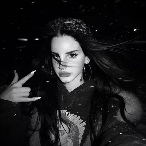 lana del rey icon⭐🦋 Lana Hot, Lana Del Rey Pictures, Love Lana Del Rey, Madison Beer Outfits, Lana Del Rey Love, Lana Rey, Pola Kartu, Aesthetic Coquette, Lana Del Ray