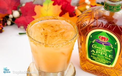 Crown Royal Caramel Apple Drink is a delicious fall cocktail! Crown Apple Drinks are made for fall and combining Crown Apple with caramel sauce along with apple cider is delicious. Top with a sprinkle of cinnamon or a cinnamon stick to add to the fall cocktail flavors. Cheers to Crown Apple drinks! Crown Royal Caramel Recipes, Crown Royal Recipes Drinks, Crown Recipes Drinks, Crown Carmel Apple Drinks, Crown Caramel Apple Drinks, Crown Royal Apple Cider, Caramel Crown Royal Recipes, Caramel Apple Drinks Alcohol, Apple Cider Crown Apple