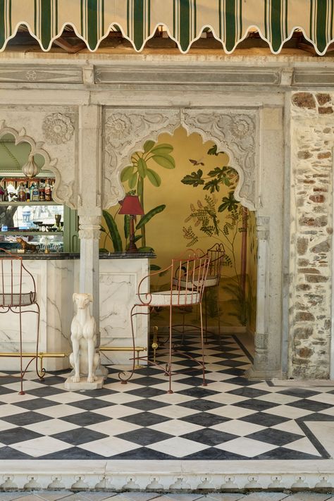 This glorious heritage hotel in Udaipur basks in the glow of the City Palace | Architectural Digest India Indian Setting In Living Room, Closet Offices, City Palace Jaipur, Amazing Interior Design, India Architecture, Ancient Indian Architecture, India Home Decor, Indian Living Rooms, Temple Design For Home